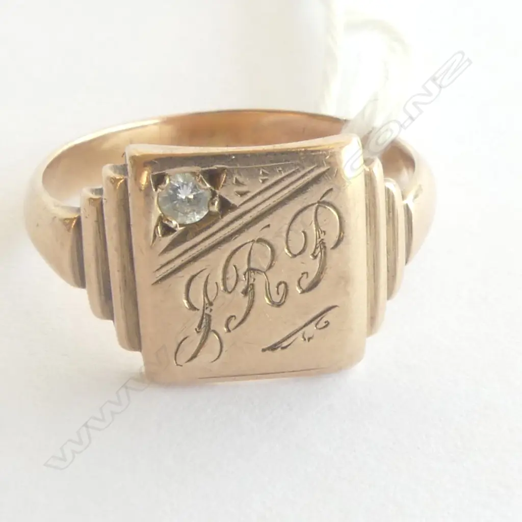 9ct SIGNET RING w SML DIAMOND, 4.55gm size S Image 1++