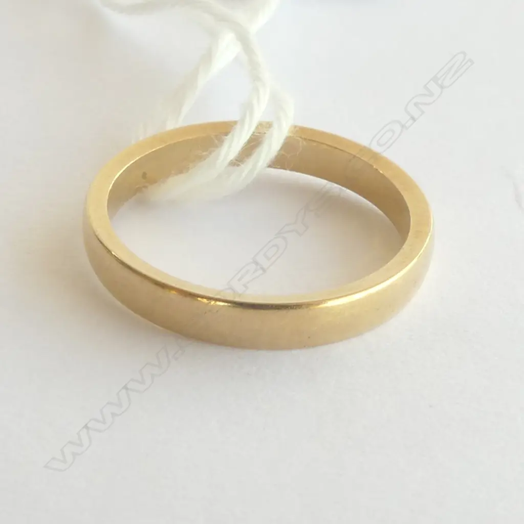 18ct GOLD WEDDER, 3.gm SIZE L Image 1++