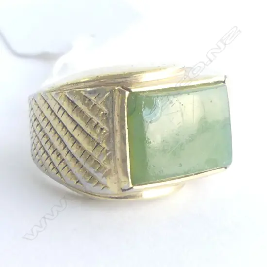 18ct GOLD PLATED & JADE RING (distressed condition) SIZE O