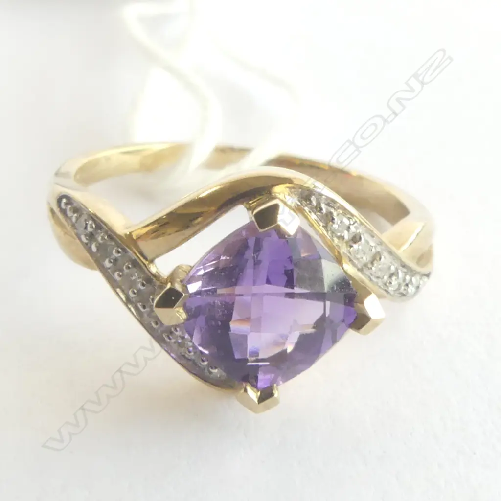 9CT GOLD AMETHYST & DIAMOND RING SIZE O Image 1++