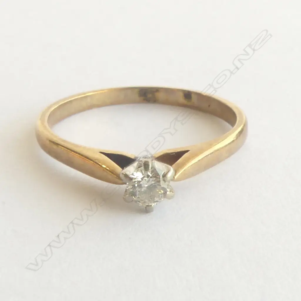 9CT Y/G SOLITARE DIAMOND RING WITH VALUATION 0.15ct  SIZE N Image 1++