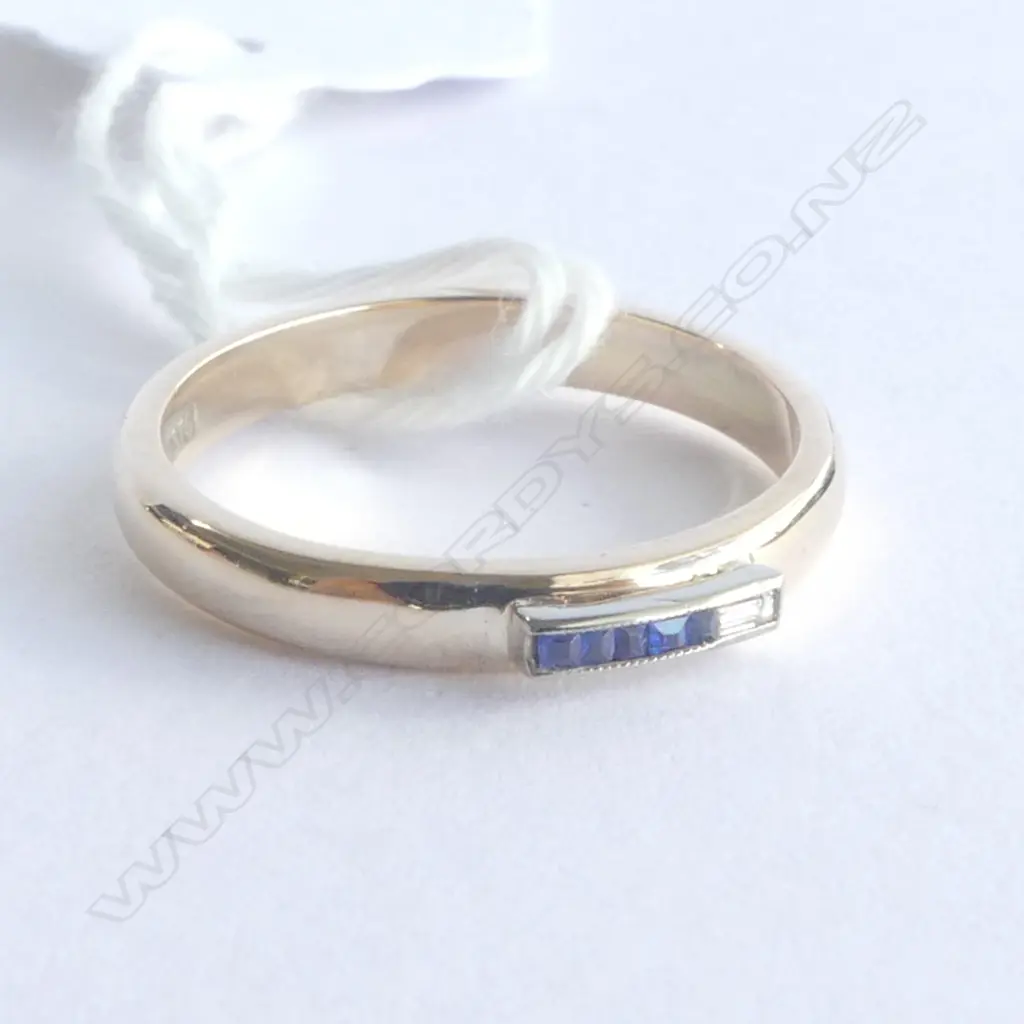 9ct DIAMOND & SAPPHIRE channel set RING 2.4gms. Size M Image 1++