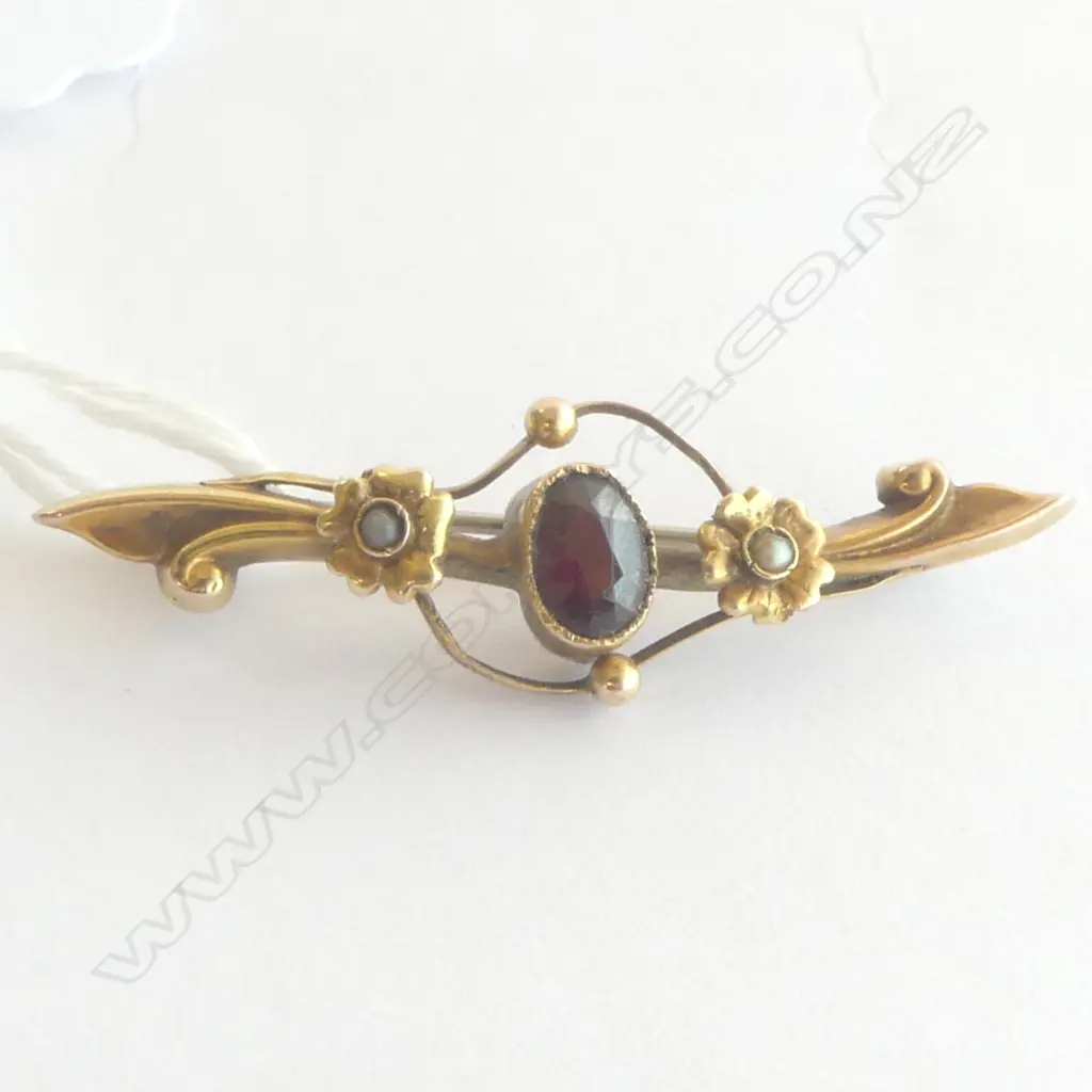 9CT GOLD RED STONE BAR BROOCH 2GMS Image 1++