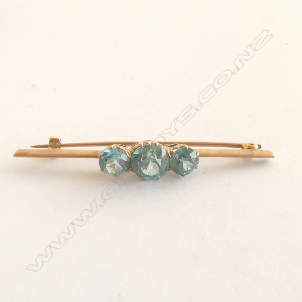 9CT GOLD 3 STONE ZIRCON BROOCH  Image 1++