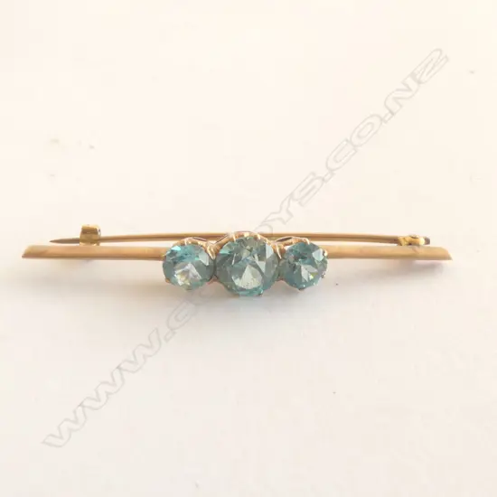9CT GOLD 3 STONE ZIRCON BROOCH 