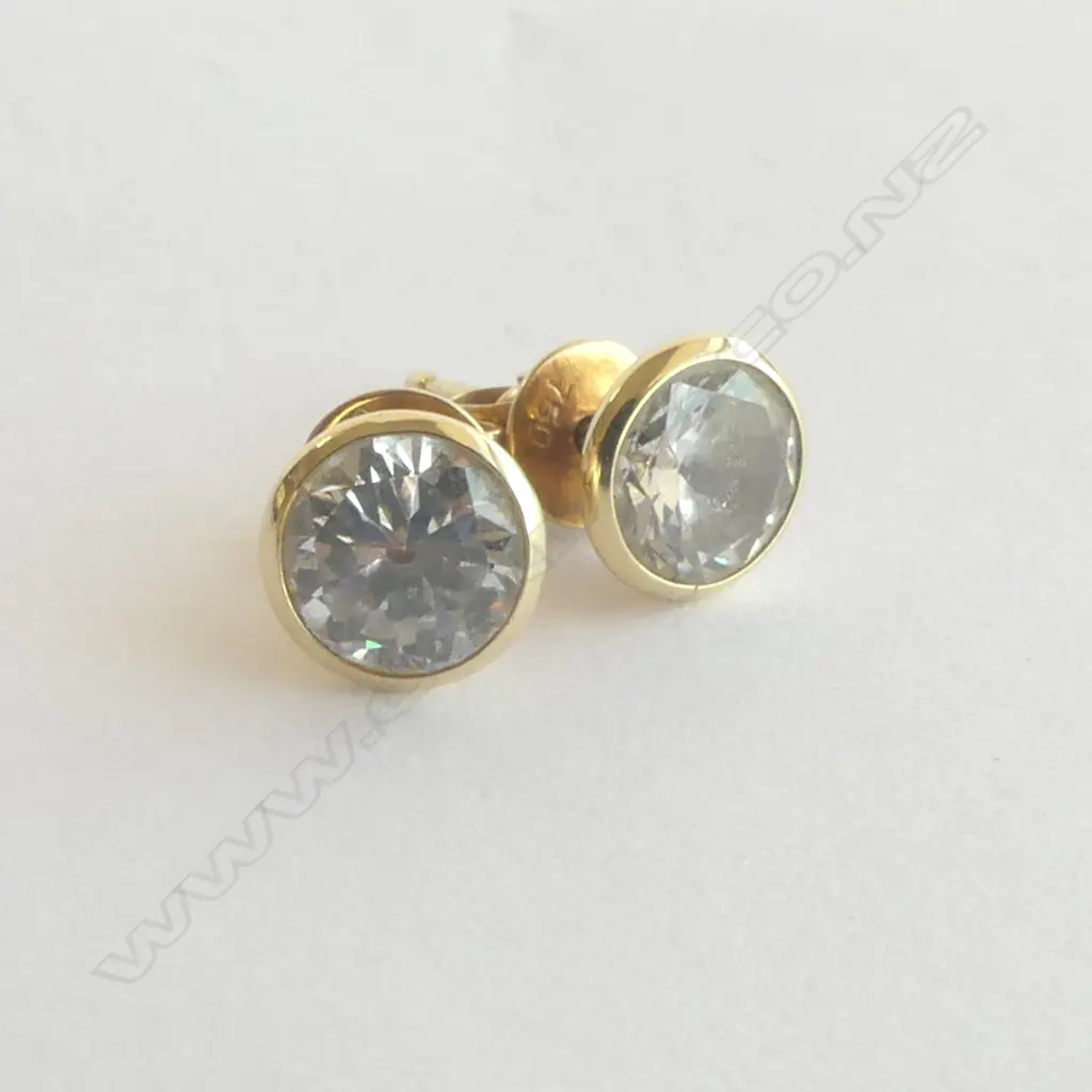 PR 9CT GOLD CZ STUD EARRINGS, 6mm Image 1++