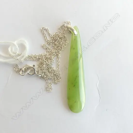 GREENSTONE PENDANT ON STG SILVER CHAIN L.500mm