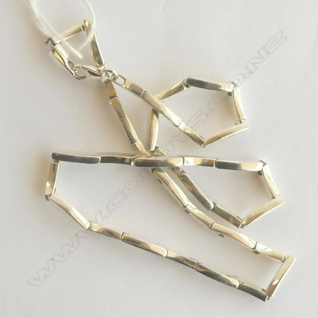 MODERN S/SILVER NECKLACE 31 GMS Image 1++