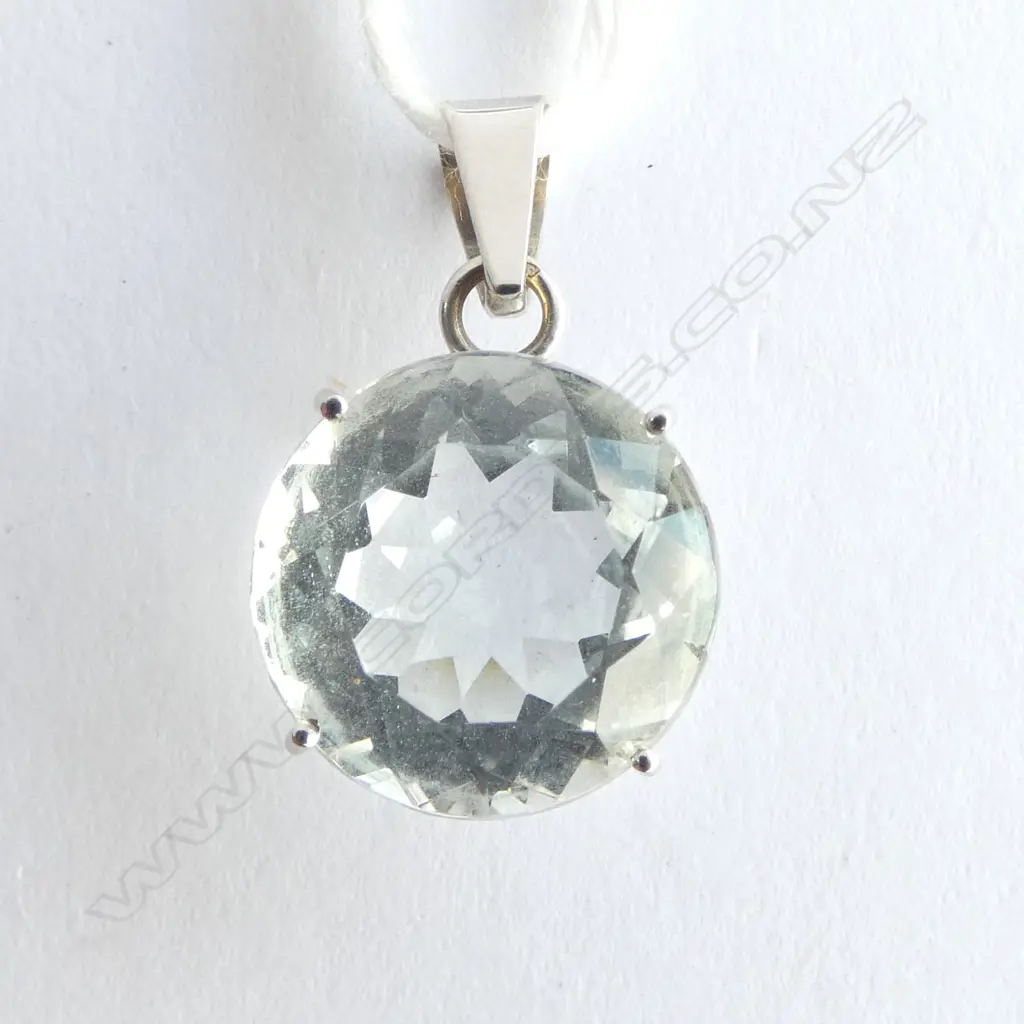 CLEAR QUARTZ PENDANT Image 1++