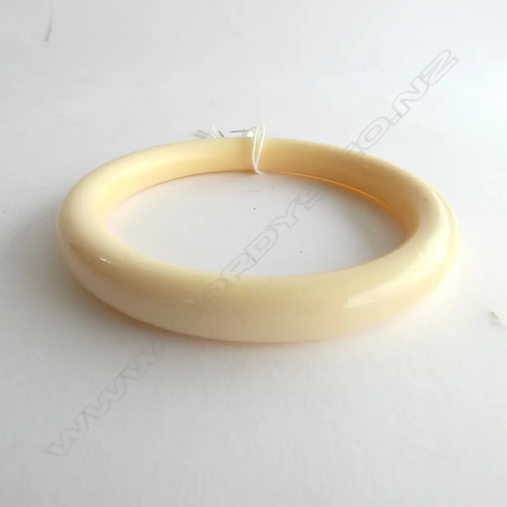 IVORY BANGLE Dia.95mm Image 1++