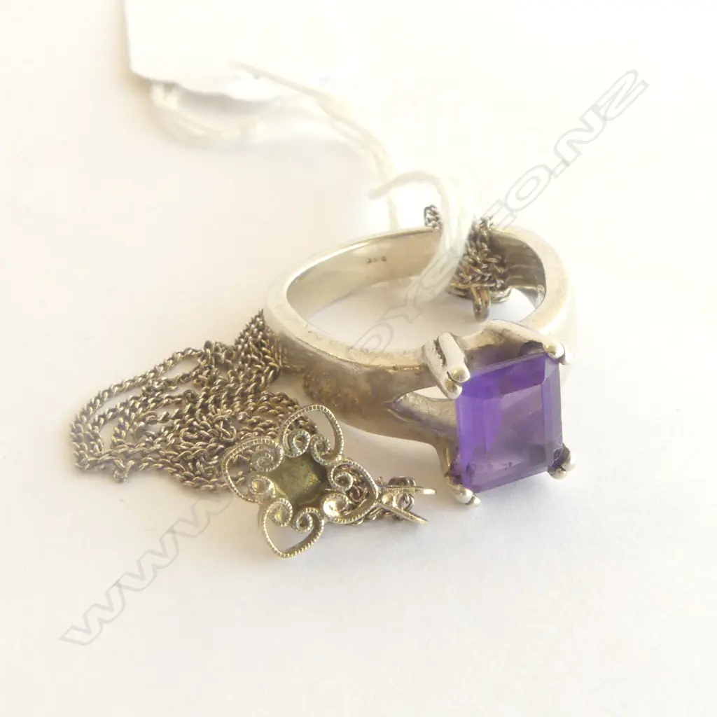 SILVER AMETHYST RING & PENDANT ON CHAIN Image 1++