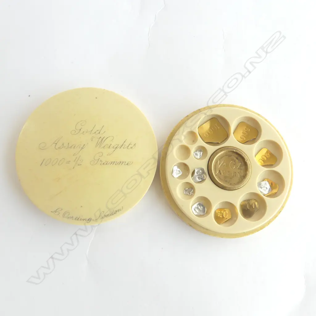 Set of gold assay weights manufactured by l oertling late 1800  Image 1++