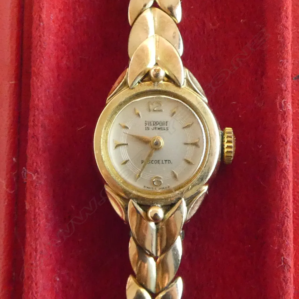 LADIES VINTAGE PIERPONT WRISTWATCH  IN ORIGINAL BOX  Image 1++