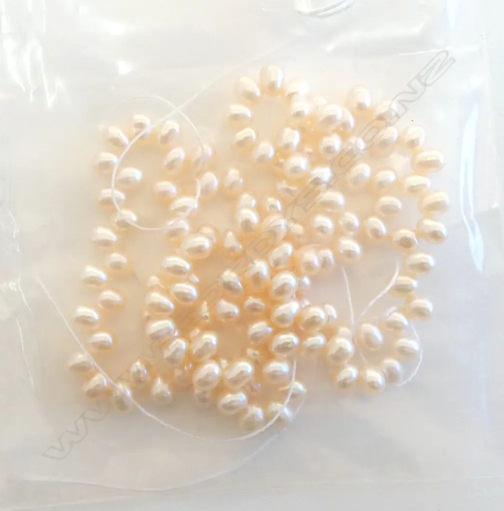 STRING SML FRESHWATER PEARLS, UNCLASPED Image 1++