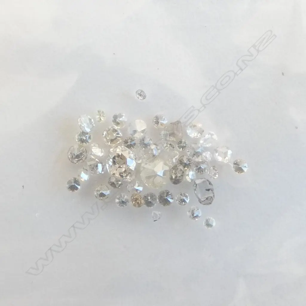 BAG OF LOOSE DIAMONDS TDW. 1CT approx Image 1++