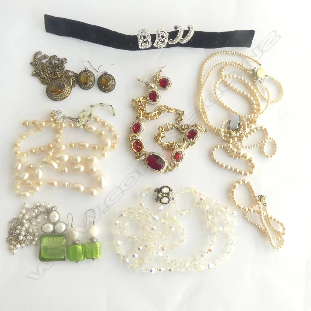 ASST. COSTUME JEWELLERY  Image 1++