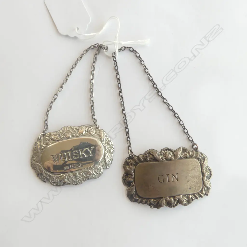 2 S/SILVER BOTTLE LABELS 25GMS WHISKY & GIN Image 1++