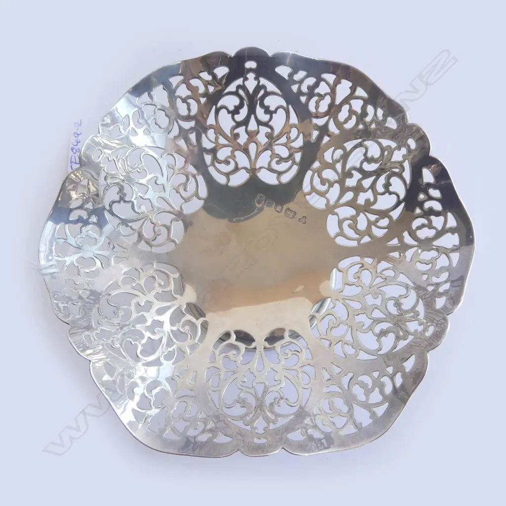 STG SILVER BON BON DISH, LONDON 1977, 119gms 140mm dia Image 1++
