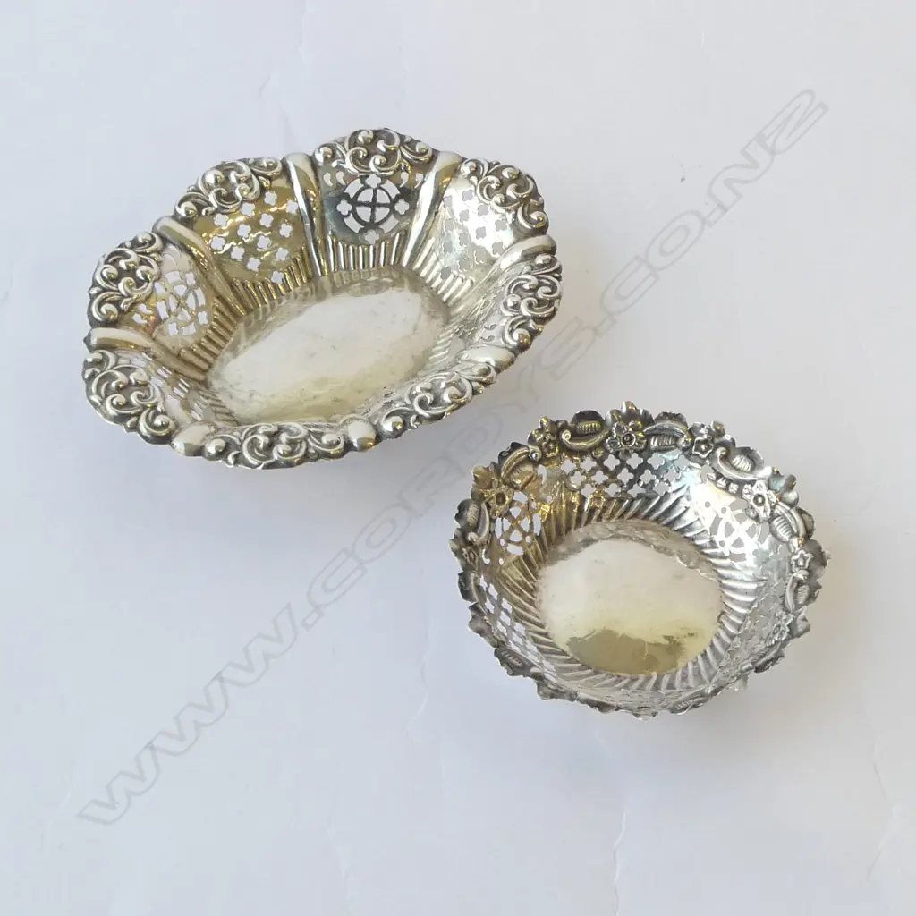 TWO FANCY STG SILVER DISHES BIRMINGHAM 1901 & 1906, L.135MM, D.90MM Image 1++