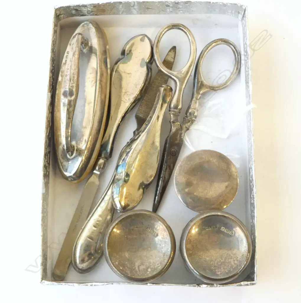 SMALL COLLECTION S/SILVER MANICURE PCS & 3 S/SILVER DRESSINGTABLE JARS Image 1++