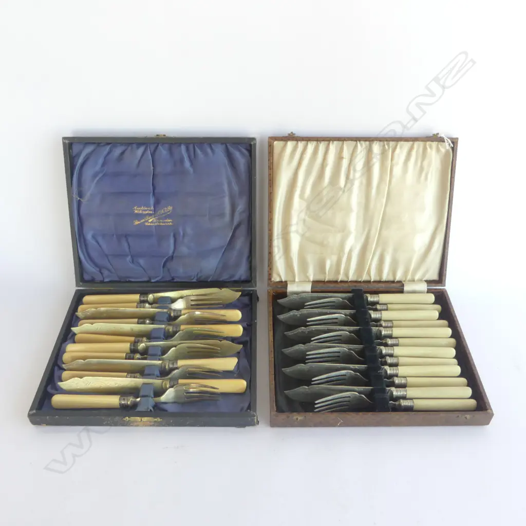 6 PLACE IVORINE 'BONE' CUTLERY SET (1 HANDLE FAULTED) w. STG SILVER COLLAR + OTHER CASED SET Image 1++