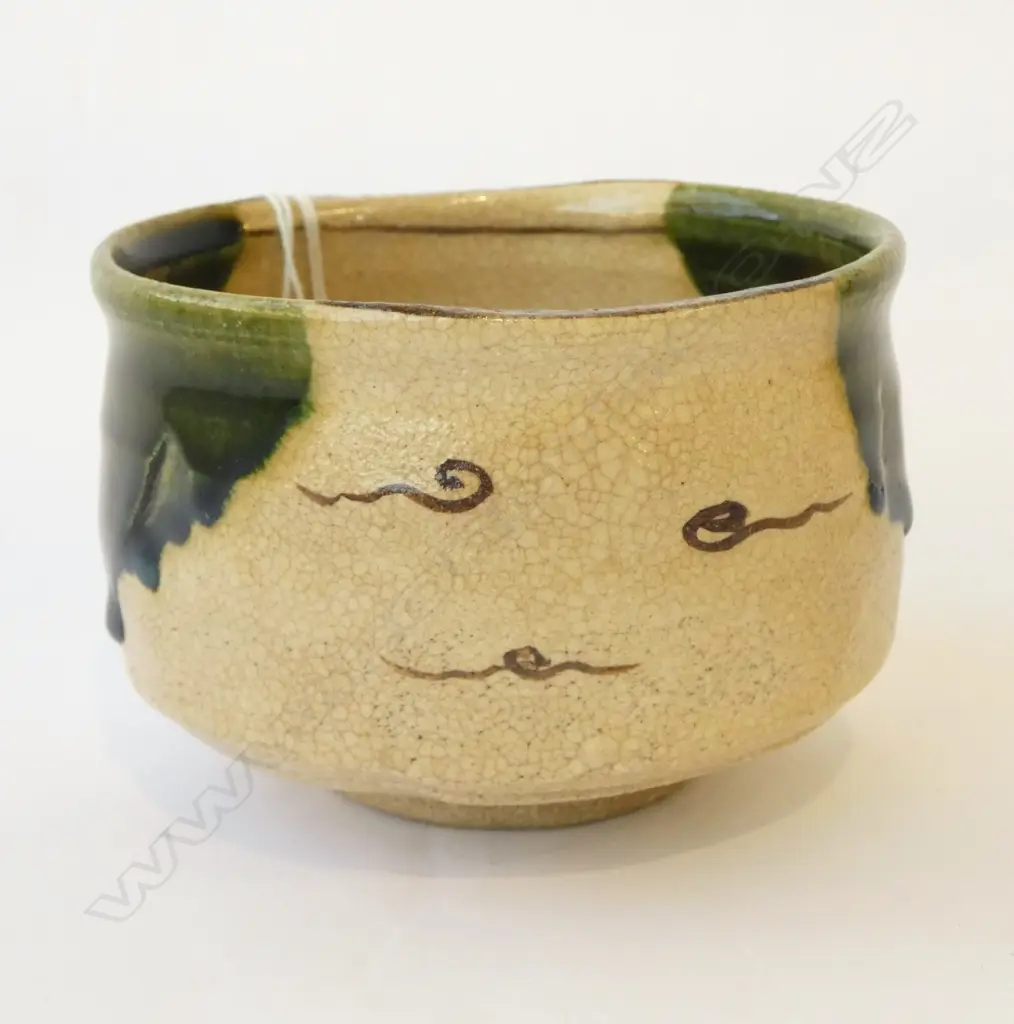 JAPANESE POTTERY UNOMI (Tea bowl) green dribbled glaze & restrained brushed decoration Dia.115mm Image 1++