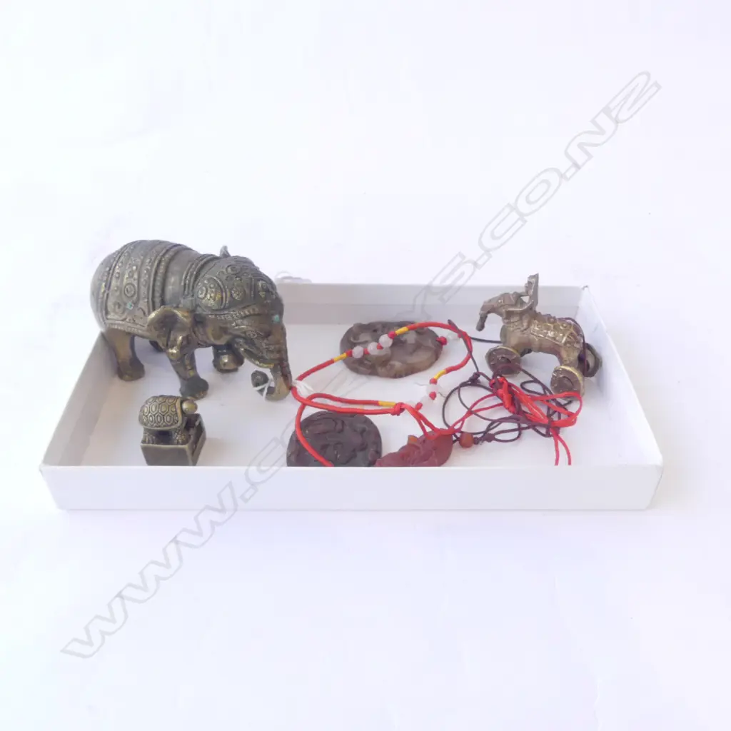 3 SMALL BRASS ORNAMENTS INCL. TURTLE STAMP H.25mm + 3 PENDANTS Image 1++