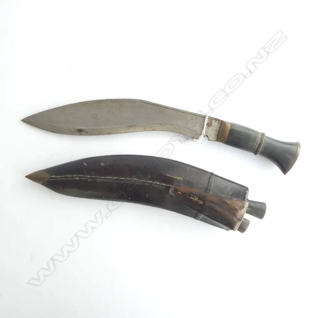 GURKHA KUKRI SWORD IN LEATHER SCABBARD L.410mm with two smaller blades  Image 1++