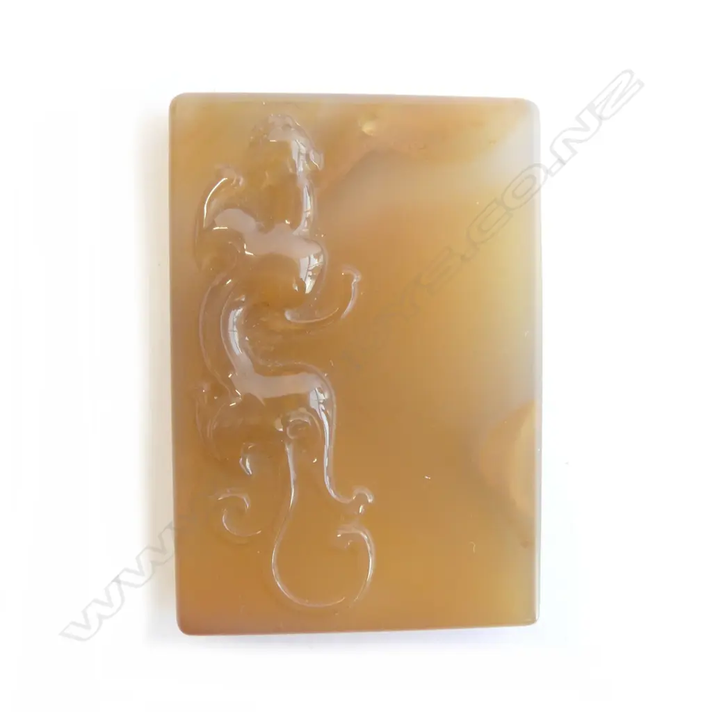 ORANGE/TAN AGATE CHINESE TABLET PENDANT with relief carved big cat L.64mm Image 1++