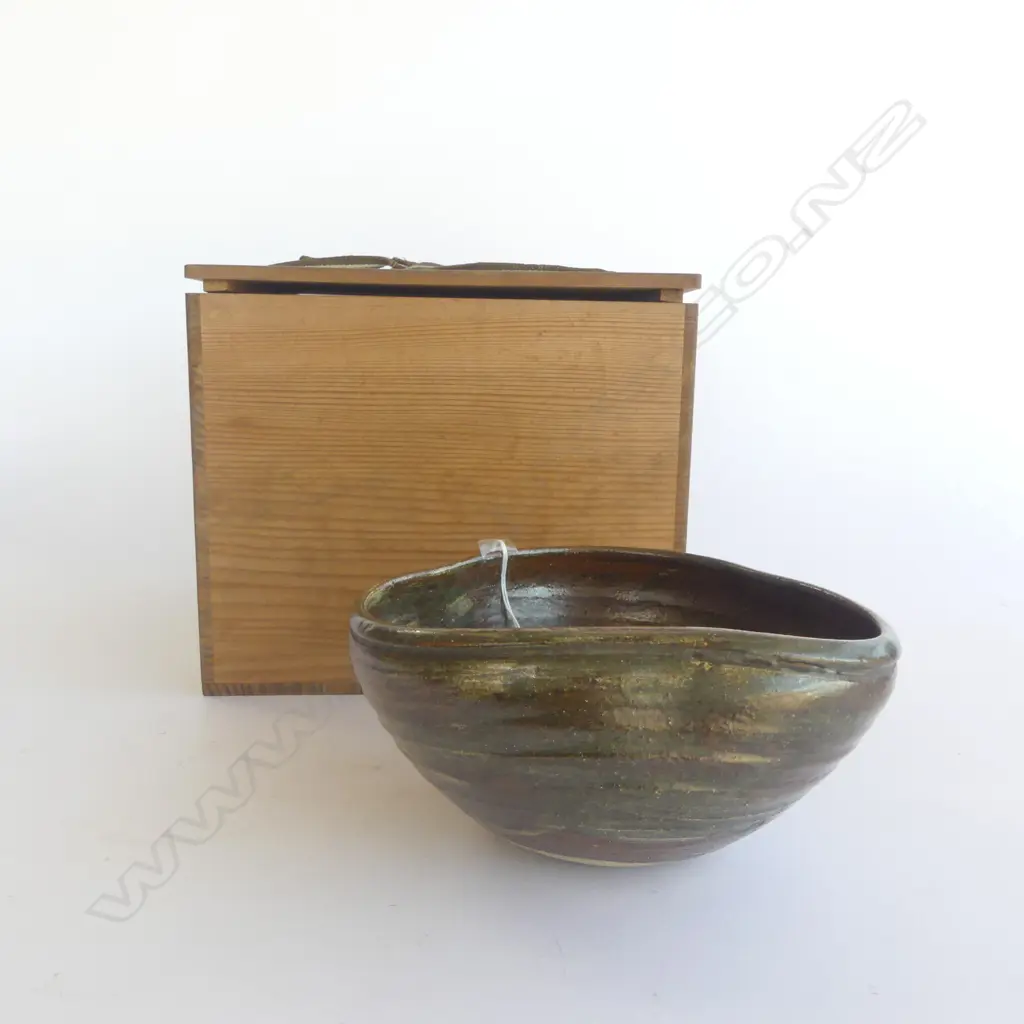 JAPANESE STUDIO POTTERY BOWL hand thrown then reshaped variable brown glaze w pale highlights Dia.180mm approx. Boxed Image 1++