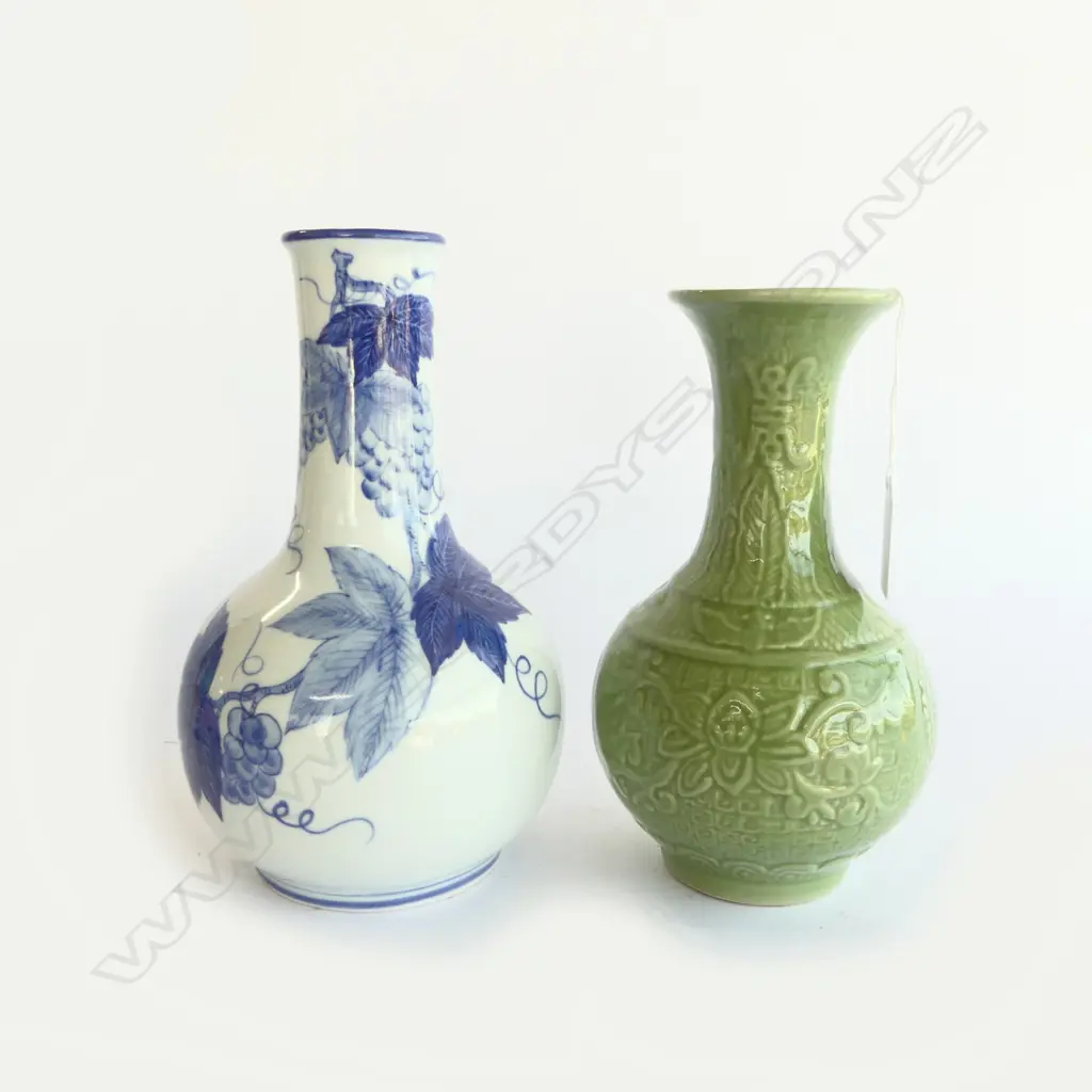 2 ORIENTAL VASES; B/W & CELADON H.210mm Image 1++
