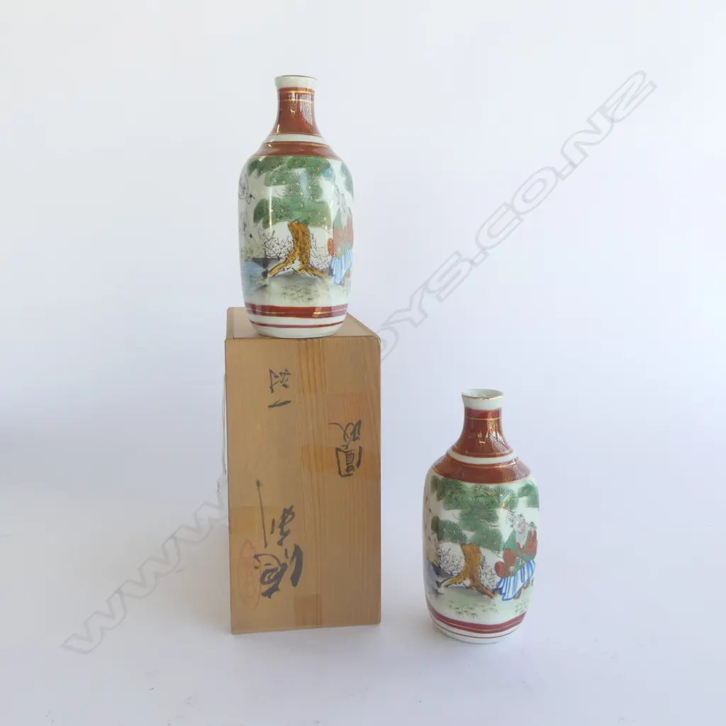 PR VINTAGE QUALITY SAKE BOTTLES, CEDAR BOX, H.170mm Image 1++