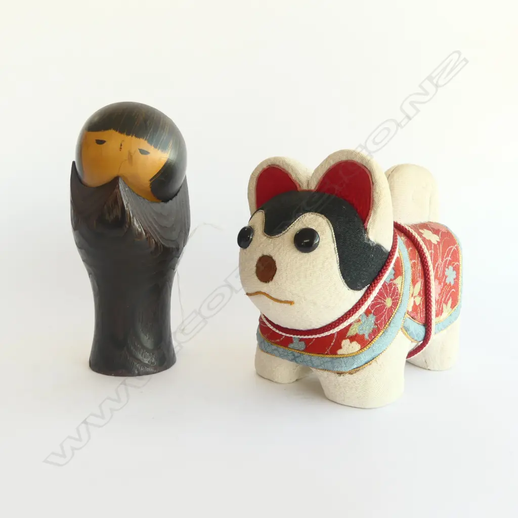 VINTAGE JAPANESE TEXTILE CAT, H.140 x 180mm & UNUSUAL BLACK KOKESHI DOLL Image 1++