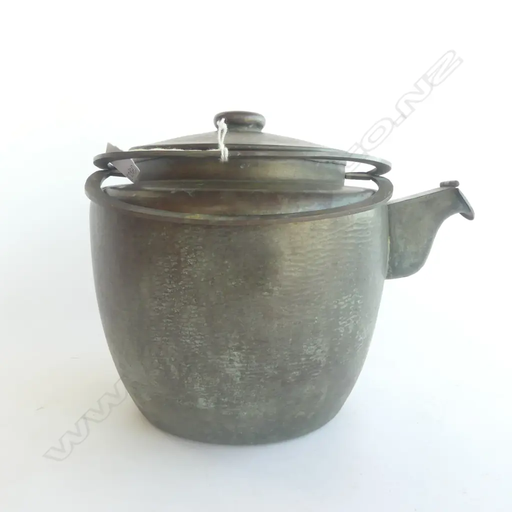 VINTAGE ORIENTAL COPPER LIDDED KETTLE with double bar handle & covered spout. Beaten type finish. H.190mm Image 1++