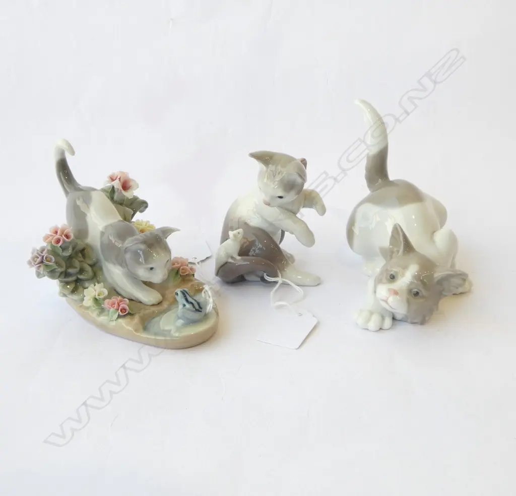 3 LLADRO CAT FIGURINES; CAT w FLOWERS, H.140 x 85mm Image 1++
