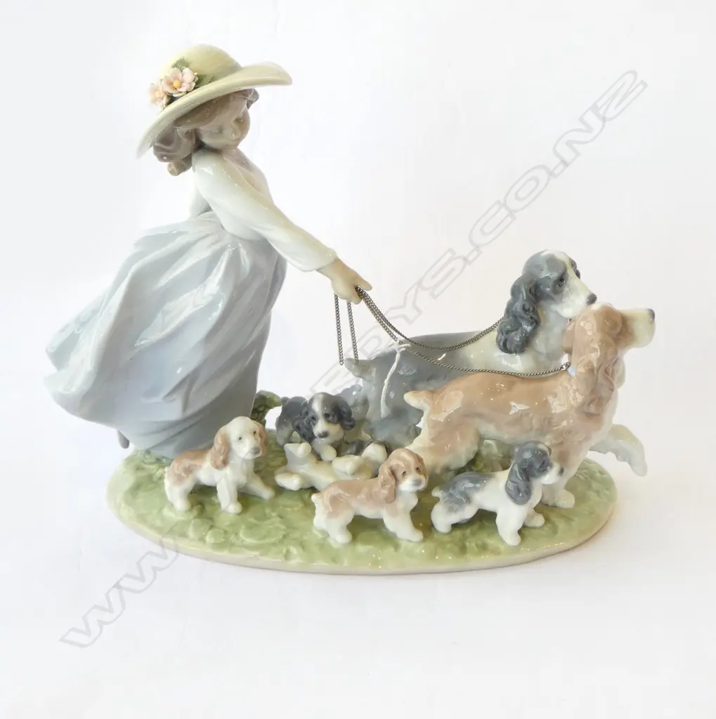 LLADRO FIGURE 'MY LITTLE EXPLORERS' L.300mm in original box Image 1++