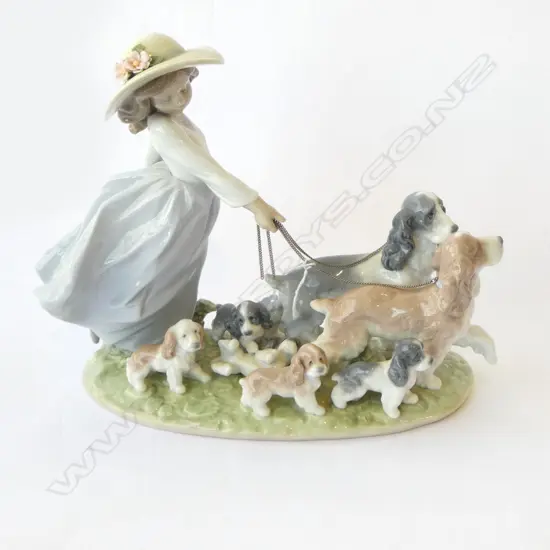 LLADRO FIGURE 'MY LITTLE EXPLORERS' L.300mm in original box