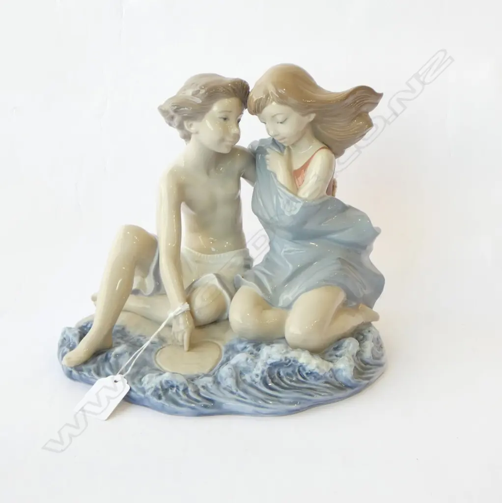 LLADRO FIGURE 'SUMMER CRUSH' H.210mm in original box Image 1++