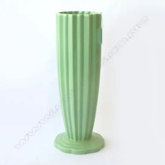 A TALL ART DECO BESWICK GREEN VASE #1184, H.295MM