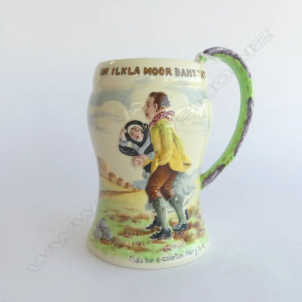 CROWN DEVON FEILDINGS MUSICAL MUG 'ON ILKLA MOOR BAHT 'AT...' H.170mm Image 1++