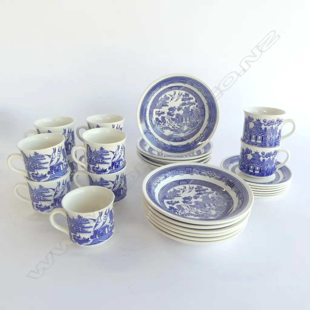 KELSTON POTTERIES BLUE WILLOW CUPS, SAUCERS & BOWLS Image 1++