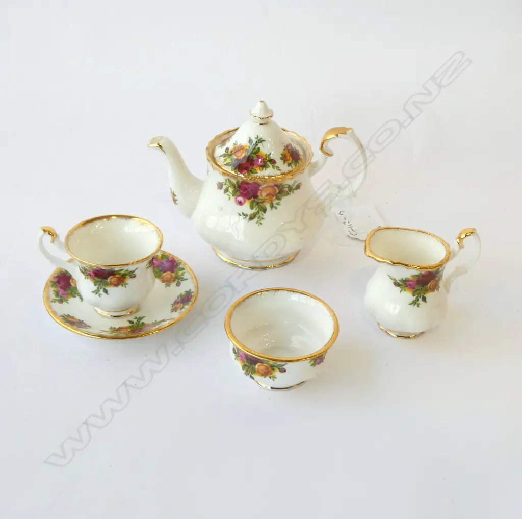 ROYAL ALBERT 'OLD COUNTRY ROSES' MINIATURE TEA SET  Image 1++