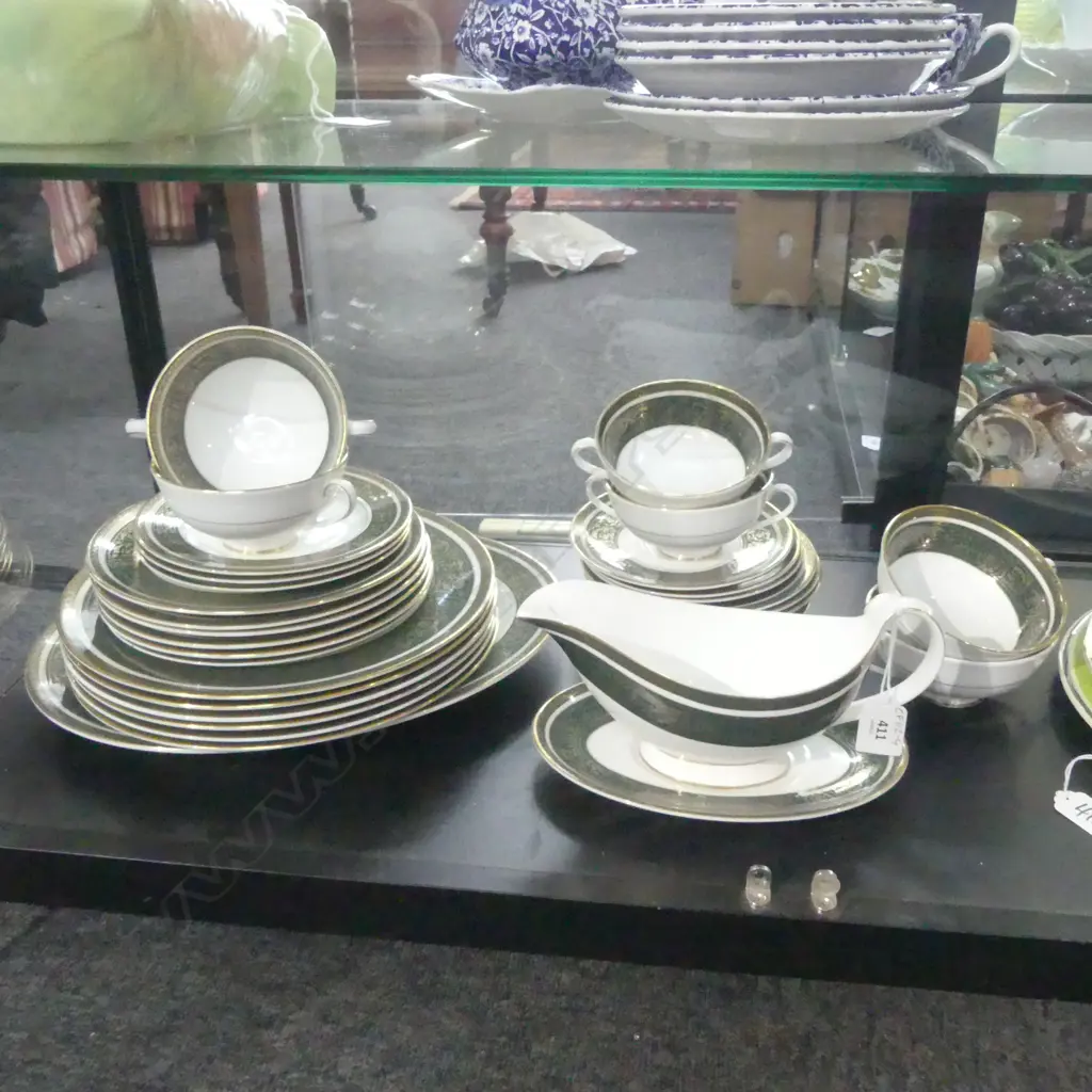 ROYAL DOULTON 'VANBOROUGH' 33pce. PART DINNER SERVICE Image 1++