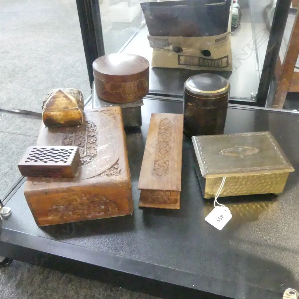 COLLECTION OF 8 TRINKET BOXES Image 1++