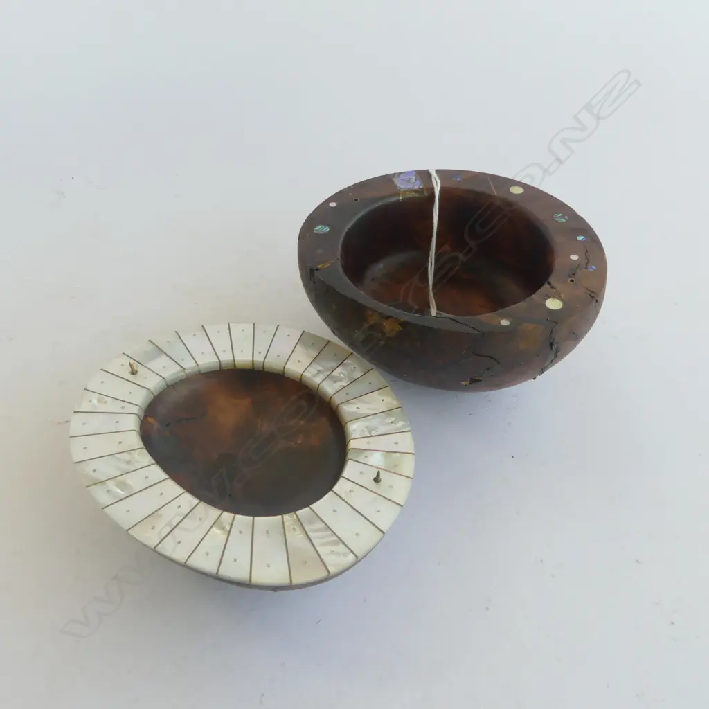 KAURI BURR WOOD VESSEL w PAUA & MOP INLAY the night sky & detailed MOP internally Image 1++