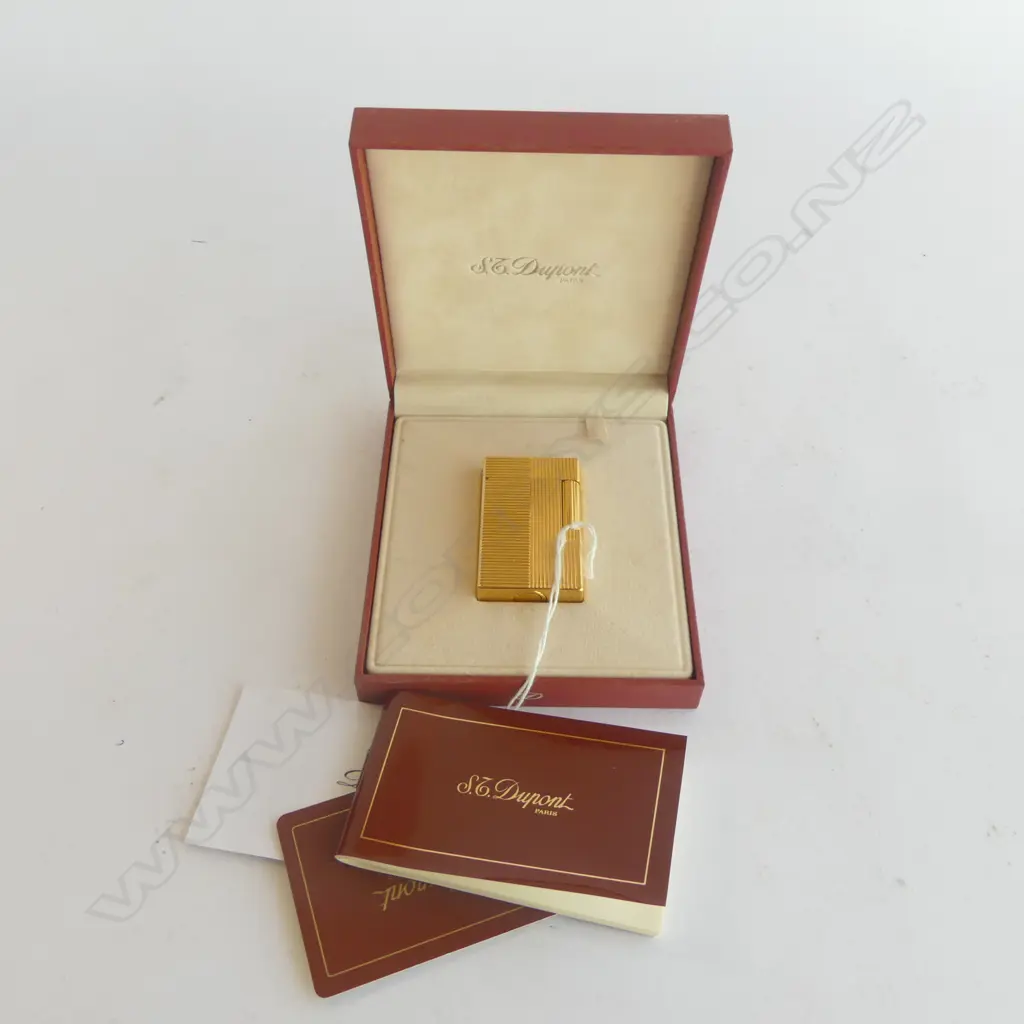 Vintage DuPont gold plated lighter in box with certificate + booklet   Image 1++