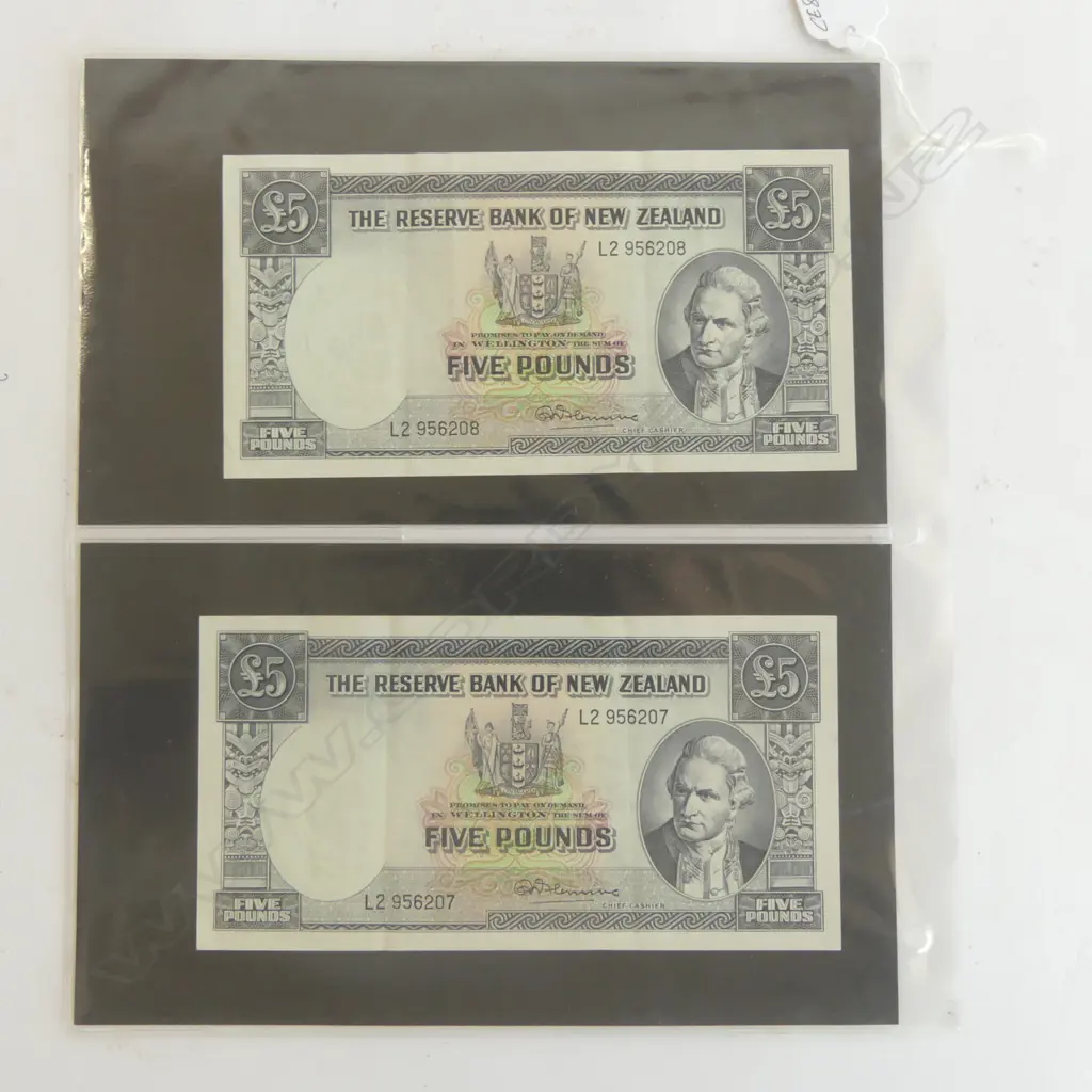 UNCIRCULATED NEW ZEALAND FIVE POUNDS NOTES, consecutive numbers  Image 1++