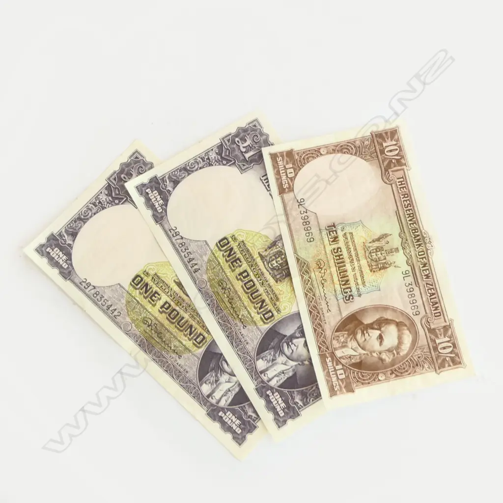 2 UNCIRCULATED £1 BANK NOTES WITH SEQUESTIAL SERIAL NUMBERS + 10 SHILLING NOTE Fleming signature to all three Image 1++