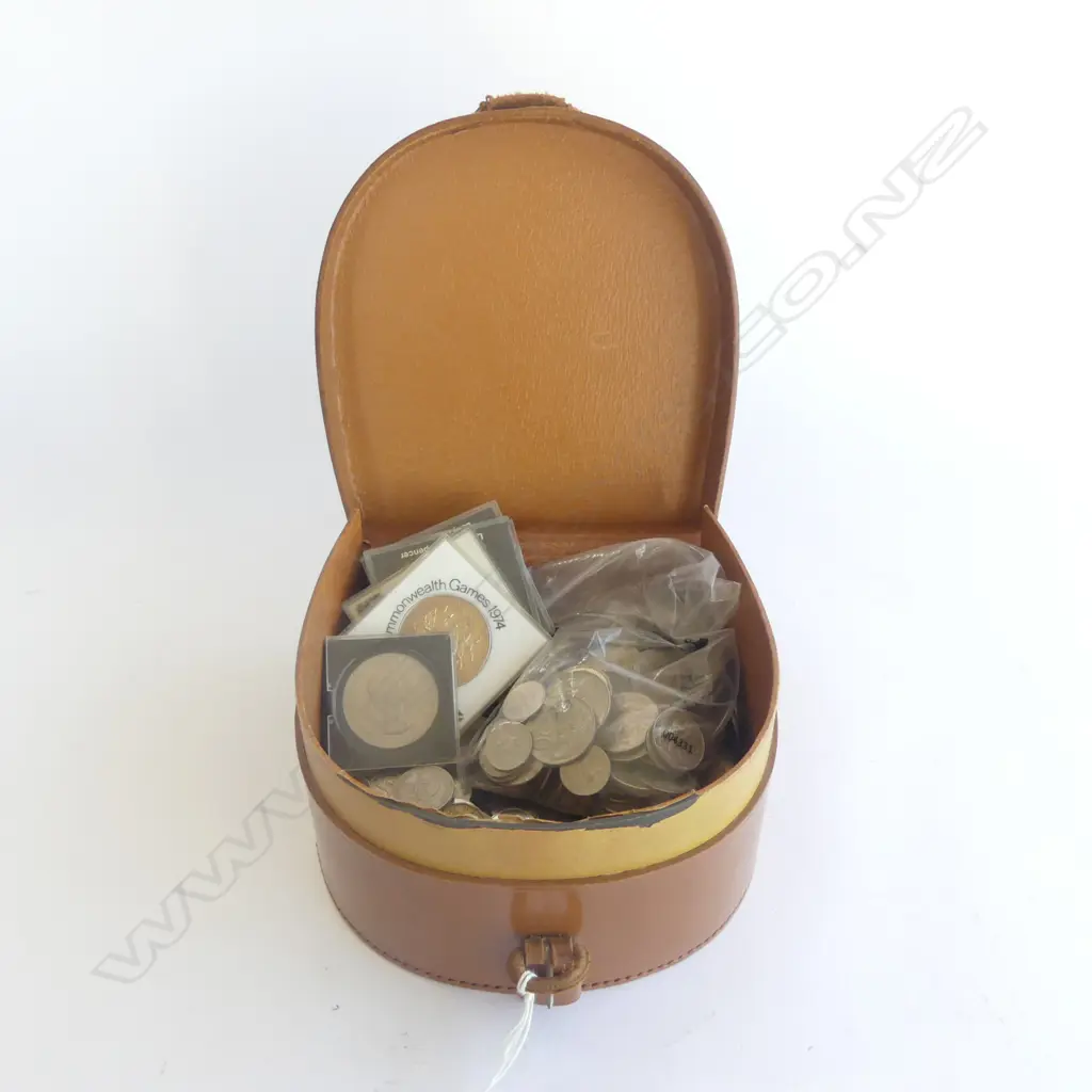LEATHER COLLAR BOX FULL OF MIXED COIN COLLECTION  Image 1++