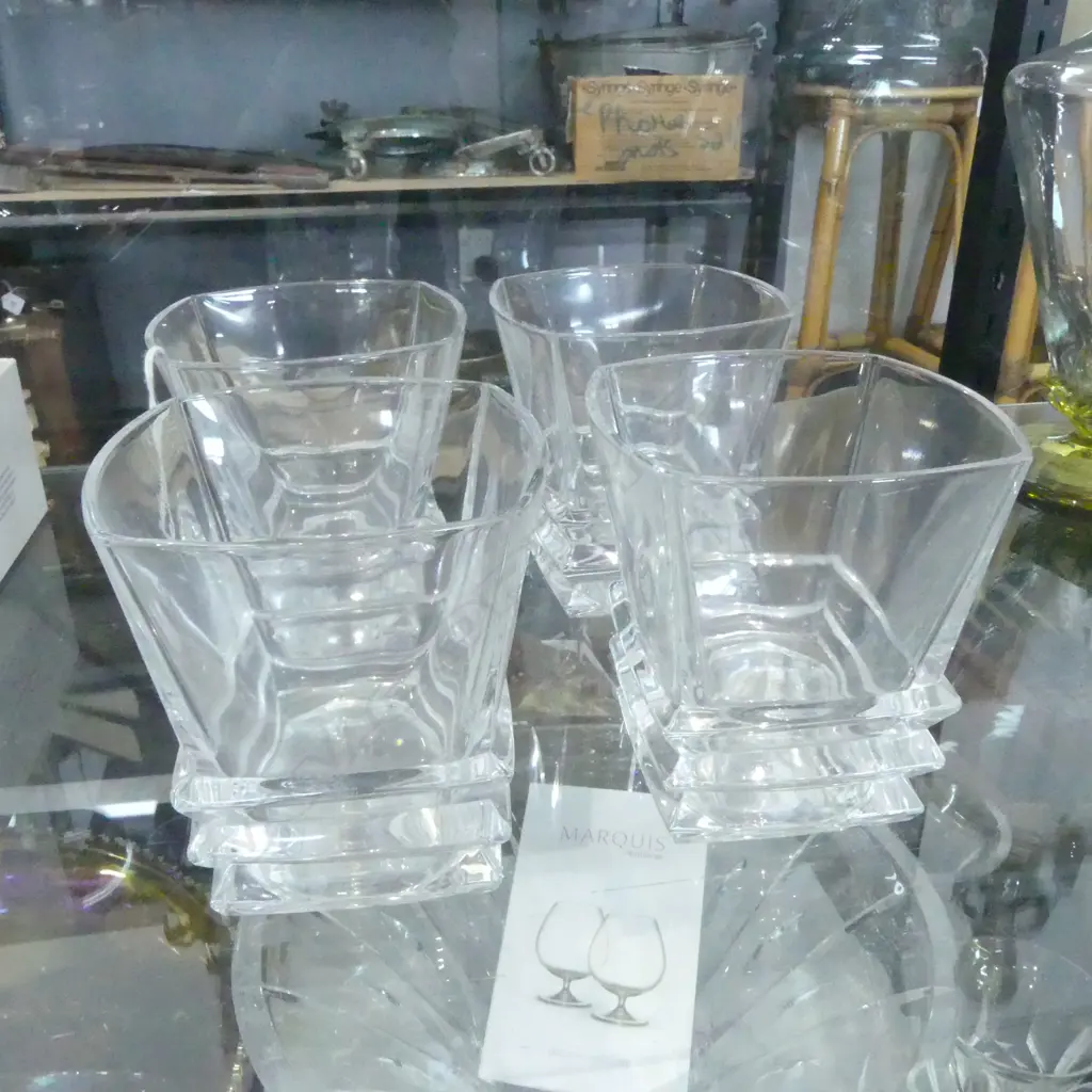 4 R/D CRYSTAL WISKEY TUMBLERS WITH BOX Image 1++